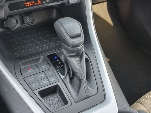 Used 2021 Toyota RAV4 LE w/ Carpet Mat Package (TMS) AWD/4WD image 22