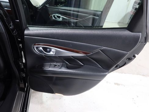 Used 2015 INFINITI Q70 3.7 w/ Sport Package RWD image 30