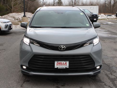 New 2026 Toyota Sienna XLE Woodland Edition AWD/4WD image 2