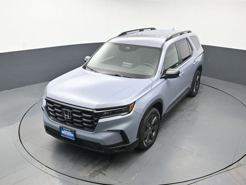 Certified 2025 Honda Pilot Sport image 37