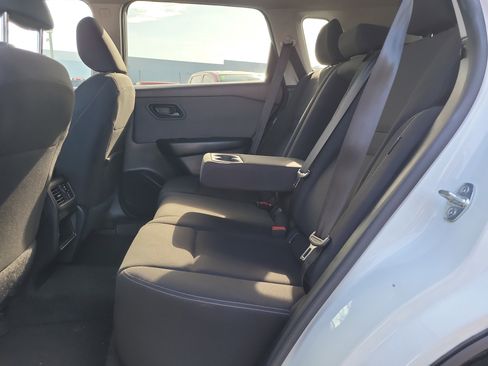 Used 2023 Nissan Rogue S FWD image 11