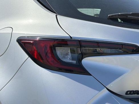 Used 2025 Toyota Corolla SE w/ SE Package FWD image 8