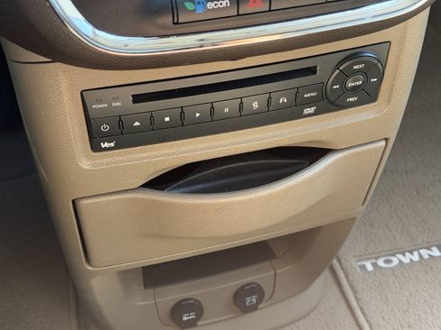 Used 2012 Chrysler Town & Country Touring-L w/ Entertainment Group #2 FWD image 25