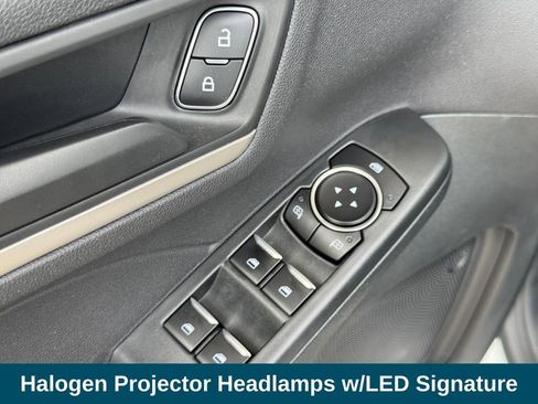 Used 2022 Ford Escape SE w/ Convenience Package FWD image 18