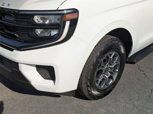 Used 2025 Ford Expedition Max Active image 11