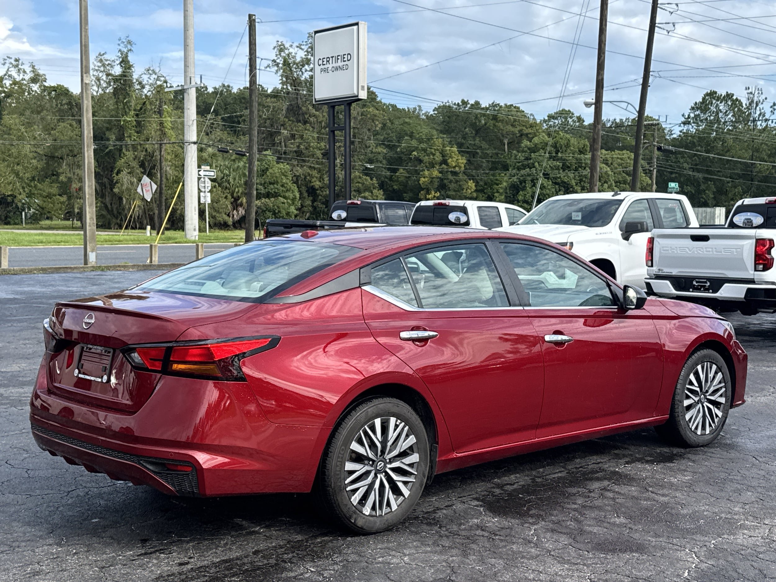 Used 2025 Nissan Altima 2.5 SV FWD image 9