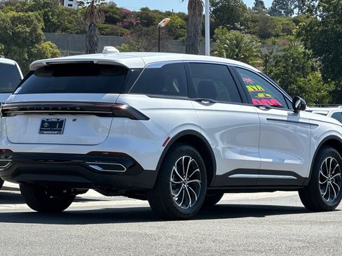 New 2026 Lincoln Nautilus Premier AWD/4WD image 3