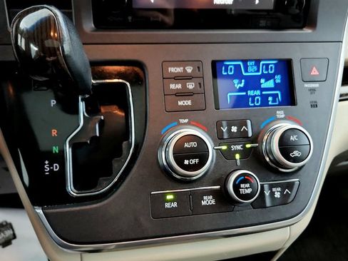 Certified 2017 Toyota Sienna XLE Premium AWD/4WD image 29