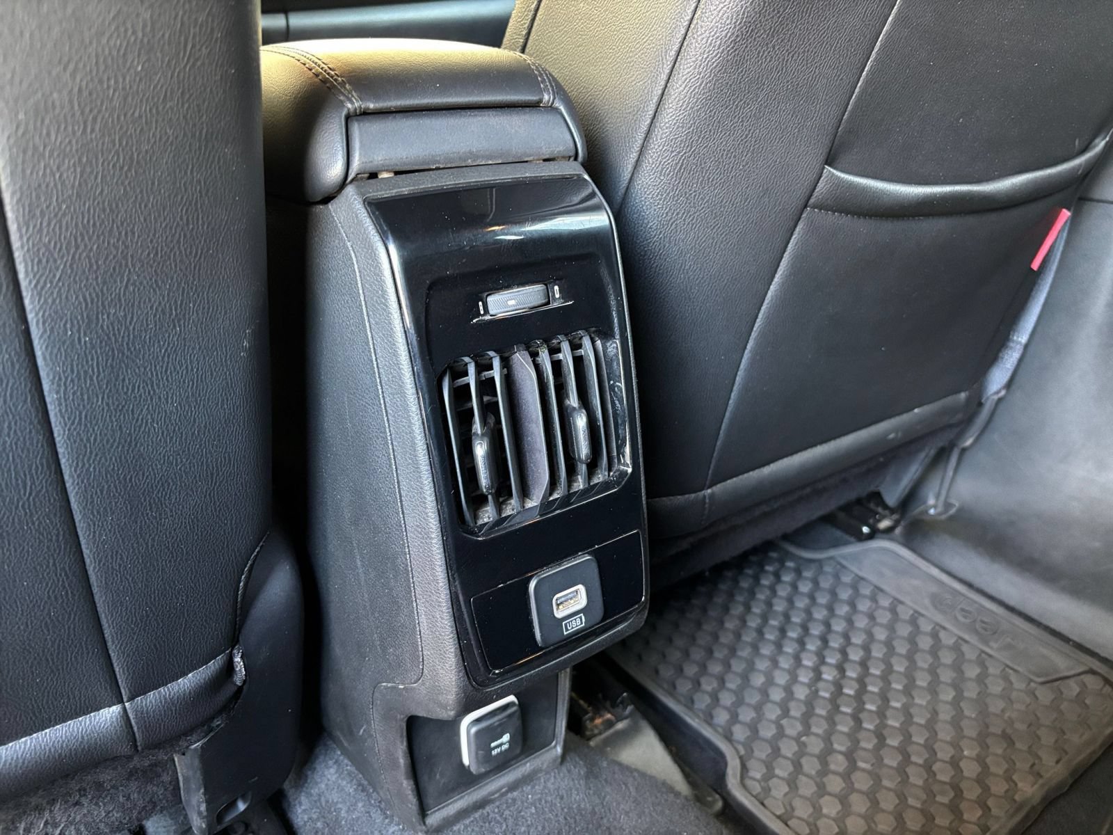 Used 2025 Jeep Compass Trailhawk AWD/4WD image 21