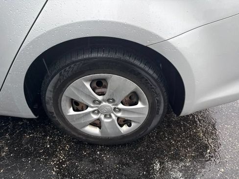 Used 2017 Kia Forte LX FWD image 9