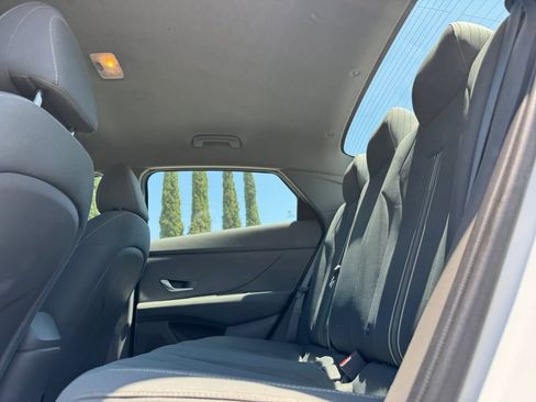 Used 2021 Hyundai Elantra SEL FWD image 17