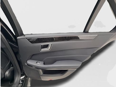 Used 2016 Mercedes-Benz E 350 Sedan image 26