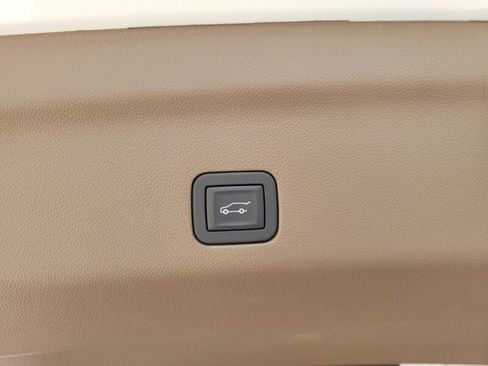 Used 2024 GMC Yukon Denali image 8