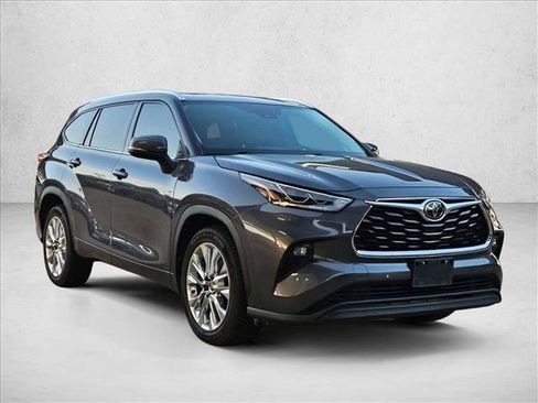 Used 2020 Toyota Highlander Limited FWD image 3