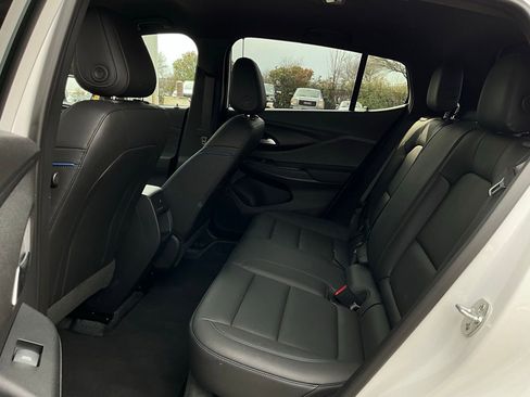 Used 2025 Buick Envista Sport Touring image 11