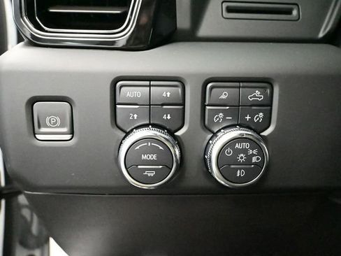 Used 2023 GMC Sierra 1500 AT4 w/ AT4 Preferred Package image 39