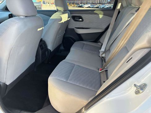 Used 2023 Nissan Rogue SV image 8