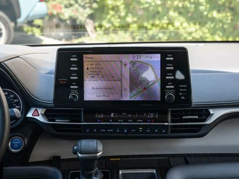 Used 2021 Toyota Sienna Limited FWD image 13