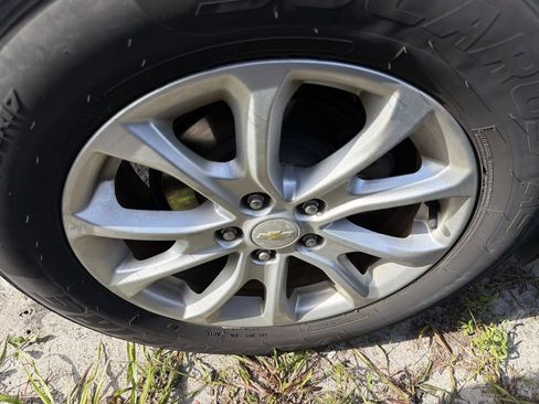 Used 2019 Chevrolet Equinox LT FWD image 10