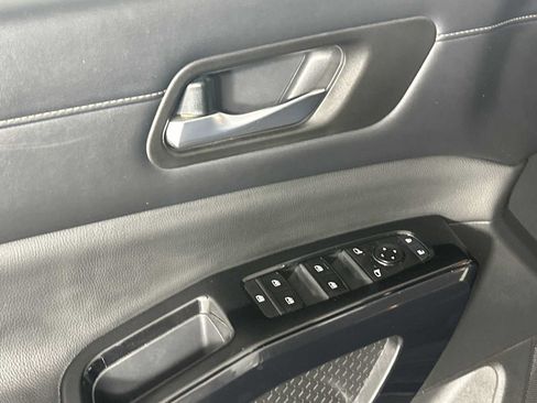 Used 2022 Nissan Pathfinder S AWD/4WD image 11