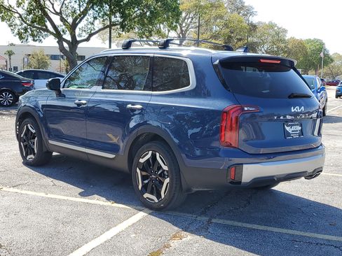 Used 2025 Kia Telluride S image 3
