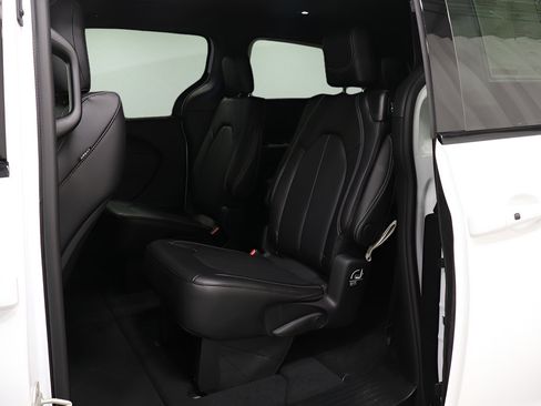 New 2026 Chrysler Pacifica Select w/ S Appearance Package FWD image 12