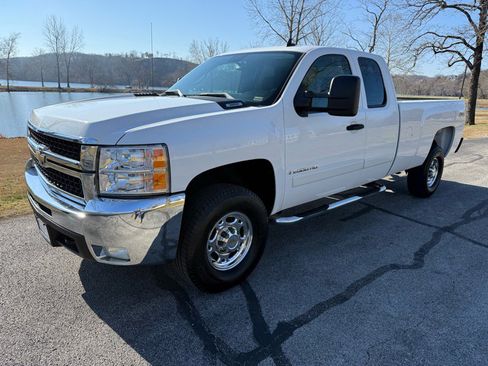 Used 2008 Chevrolet Silverado 2500 LT w/ 2LT Convenience Package image 3