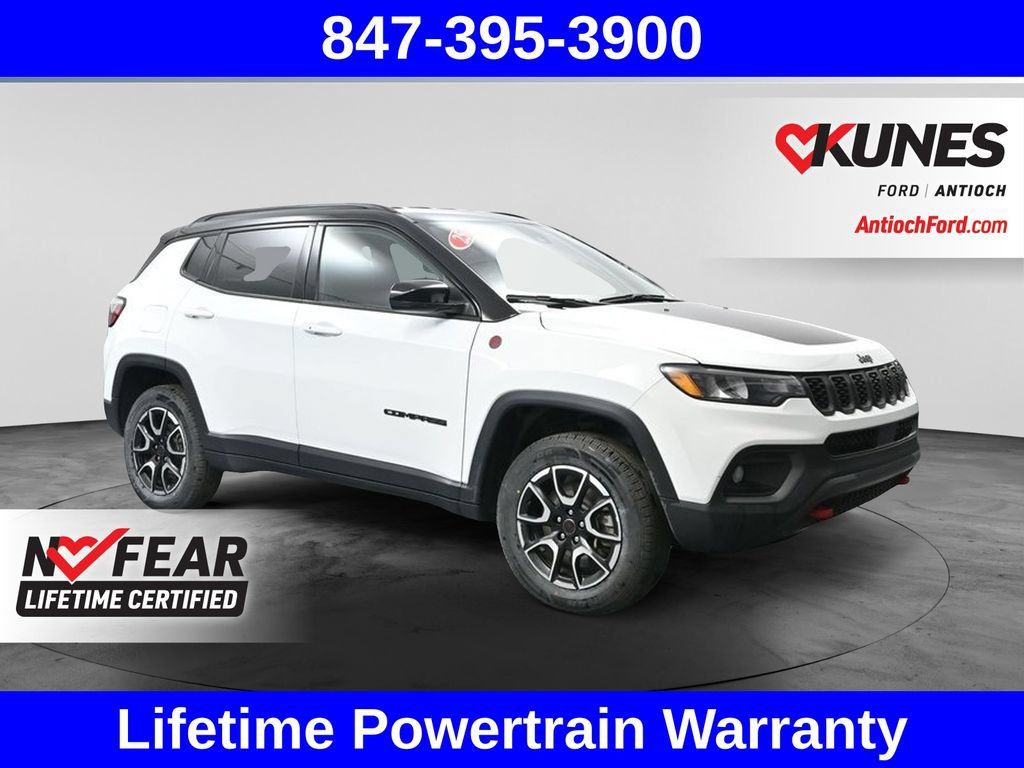 Used 2025 Jeep Compass Trailhawk AWD/4WD image 5