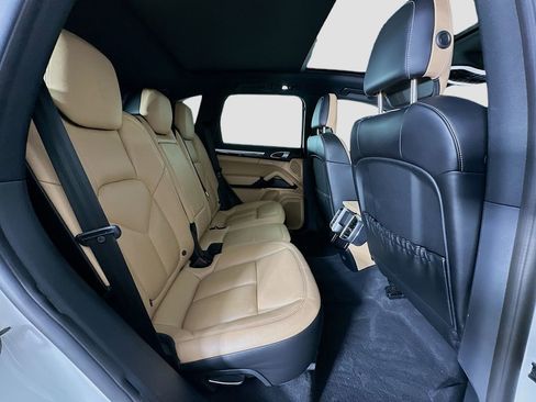 Used 2018 Porsche Cayenne Platinum Edition AWD/4WD image 30