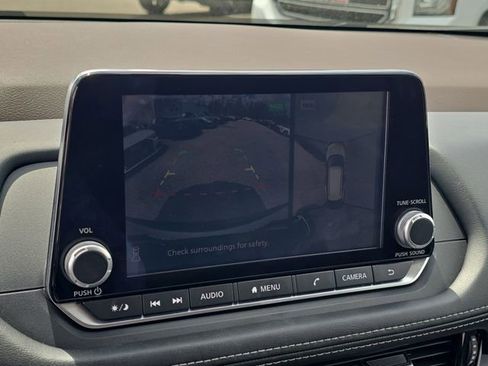 Used 2021 Nissan Rogue SV image 23