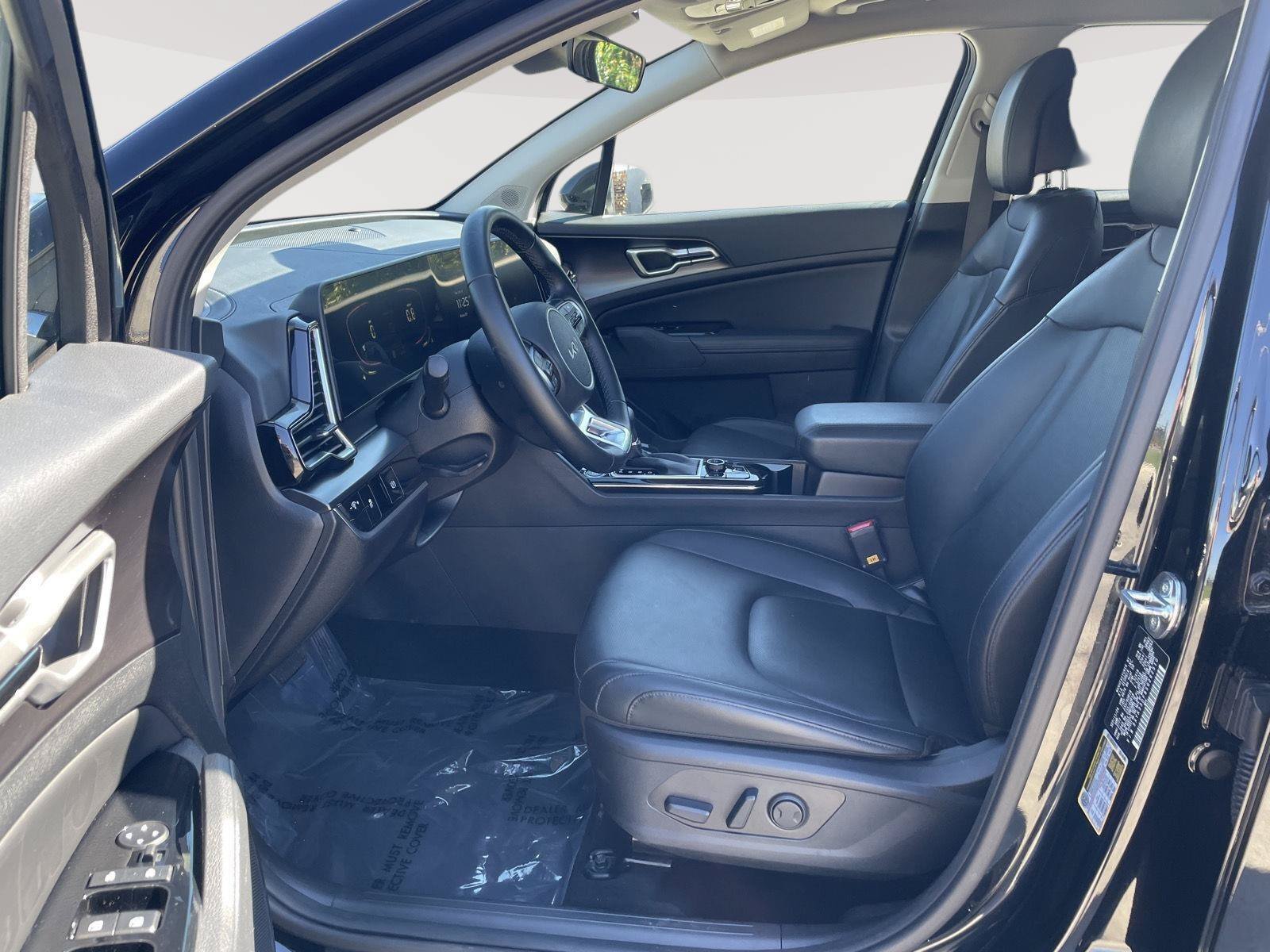 Used 2025 Kia Sportage EX FWD image 5