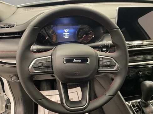 Used 2025 Jeep Compass Trailhawk image 14