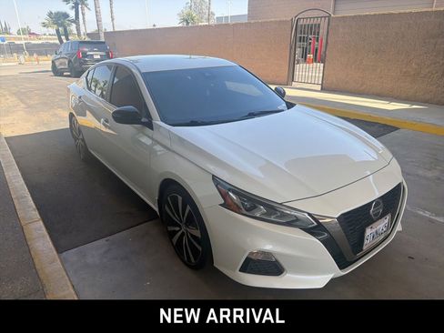 Used 2022 Nissan Altima 2.5 SR FWD image 3