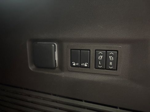 Used 2023 Chevrolet Tahoe Z71 w/ Off-Road Capability Package image 6