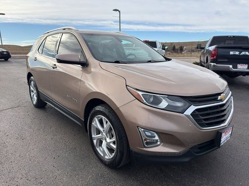 Used 2019 Chevrolet Equinox LT image 3