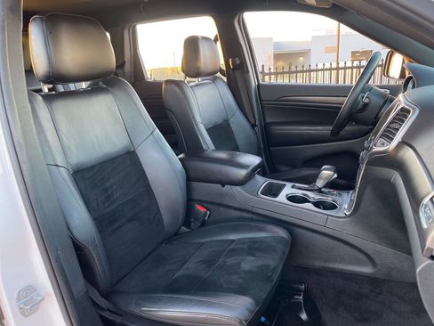 Used 2017 Jeep Grand Cherokee Altitude image 26