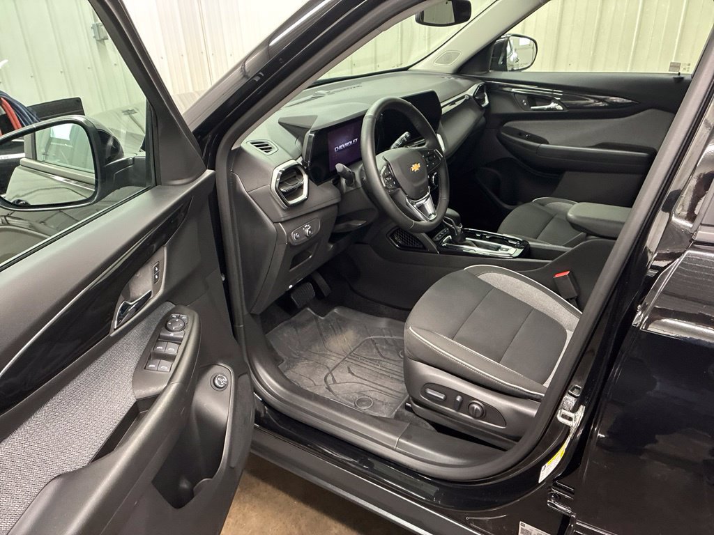 Used 2026 Chevrolet TrailBlazer LT w/ Convenience Package AWD/4WD image 11