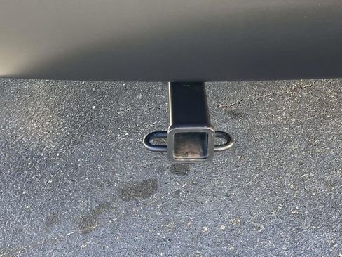 Used 2021 Jeep Cherokee Latitude w/ Mopar Interior Package image 9