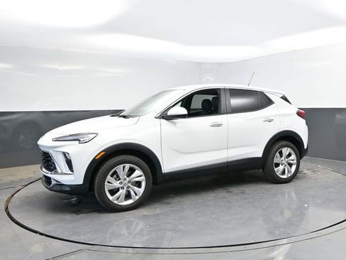 Used 2025 Buick Encore GX Preferred AWD/4WD image 7