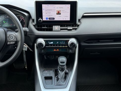 Used 2024 Toyota RAV4 LE FWD image 17
