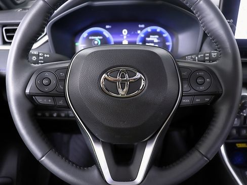 Used 2025 Toyota RAV4 XSE w/ Advanced Technology Package AWD/4WD image 18