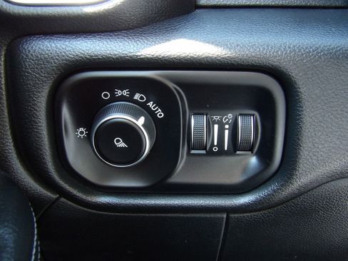 Used 2019 RAM 2500 Big Horn image 19