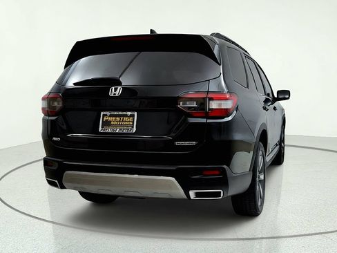 Used 2023 Honda Pilot Touring image 7