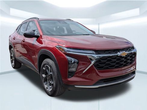 Used 2024 Chevrolet Trax LT w/ Sunroof Package image 4