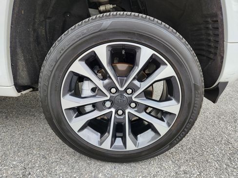 Used 2024 Jeep Grand Cherokee Overland image 7