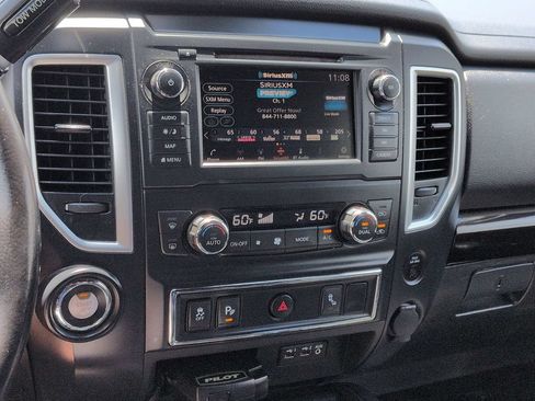 Used 2019 Nissan Titan SV w/ SV Convenience Package RWD image 23