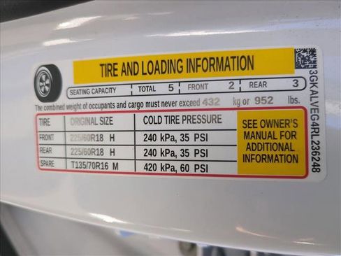 Used 2024 GMC Terrain SLT image 26