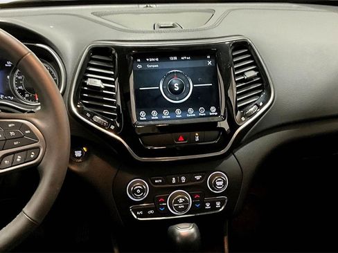 Used 2022 Jeep Cherokee Limited image 9