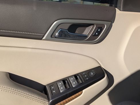 Used 2020 GMC Yukon Denali w/ Denali Premium Package image 15