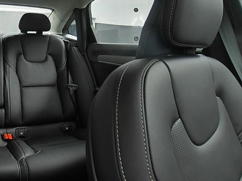 Used 2025 Volvo S90 B6 Ultra w/ Lounge Package image 15